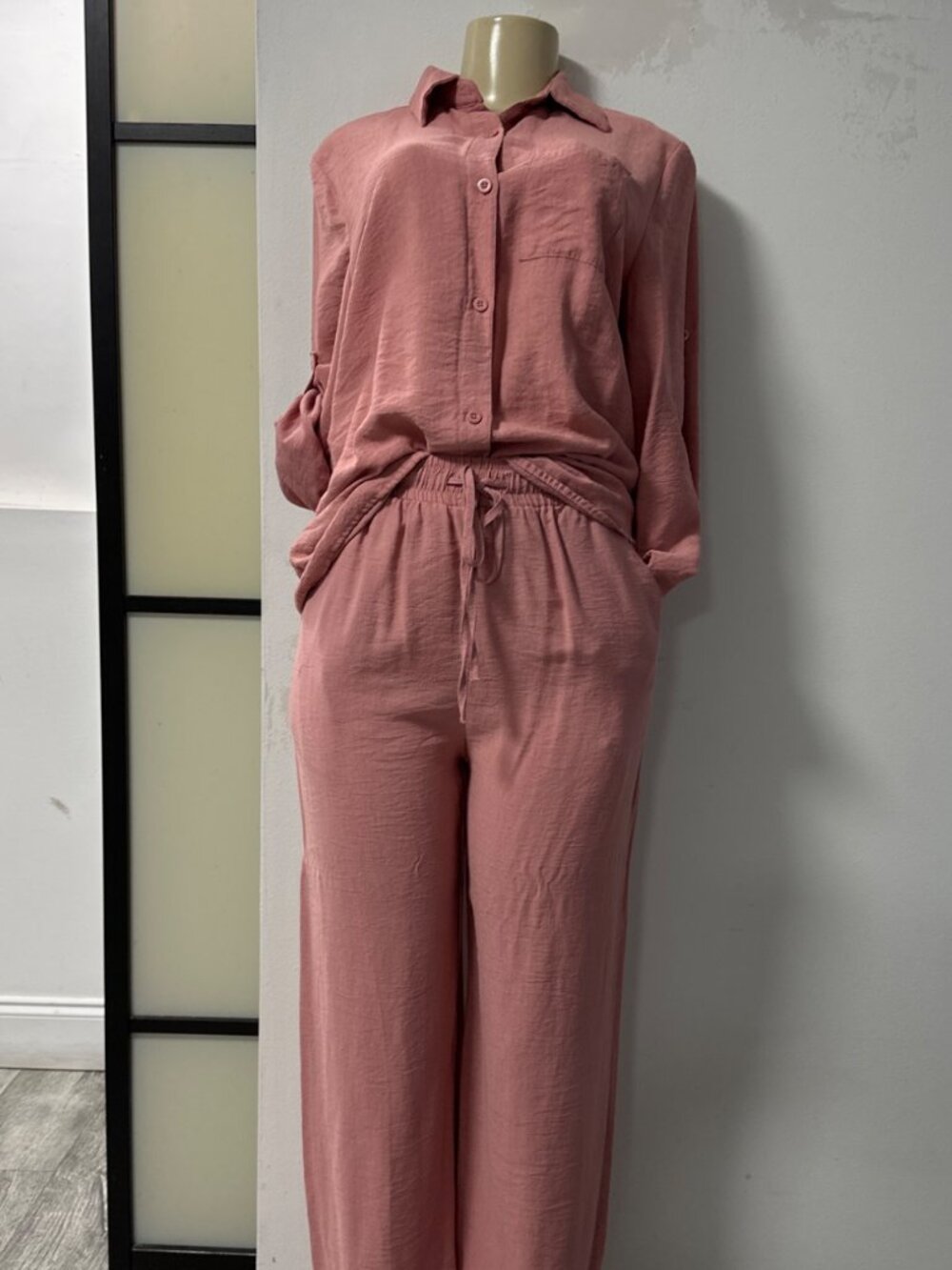 🌸 Conjunto rosa de camisa y pantalón